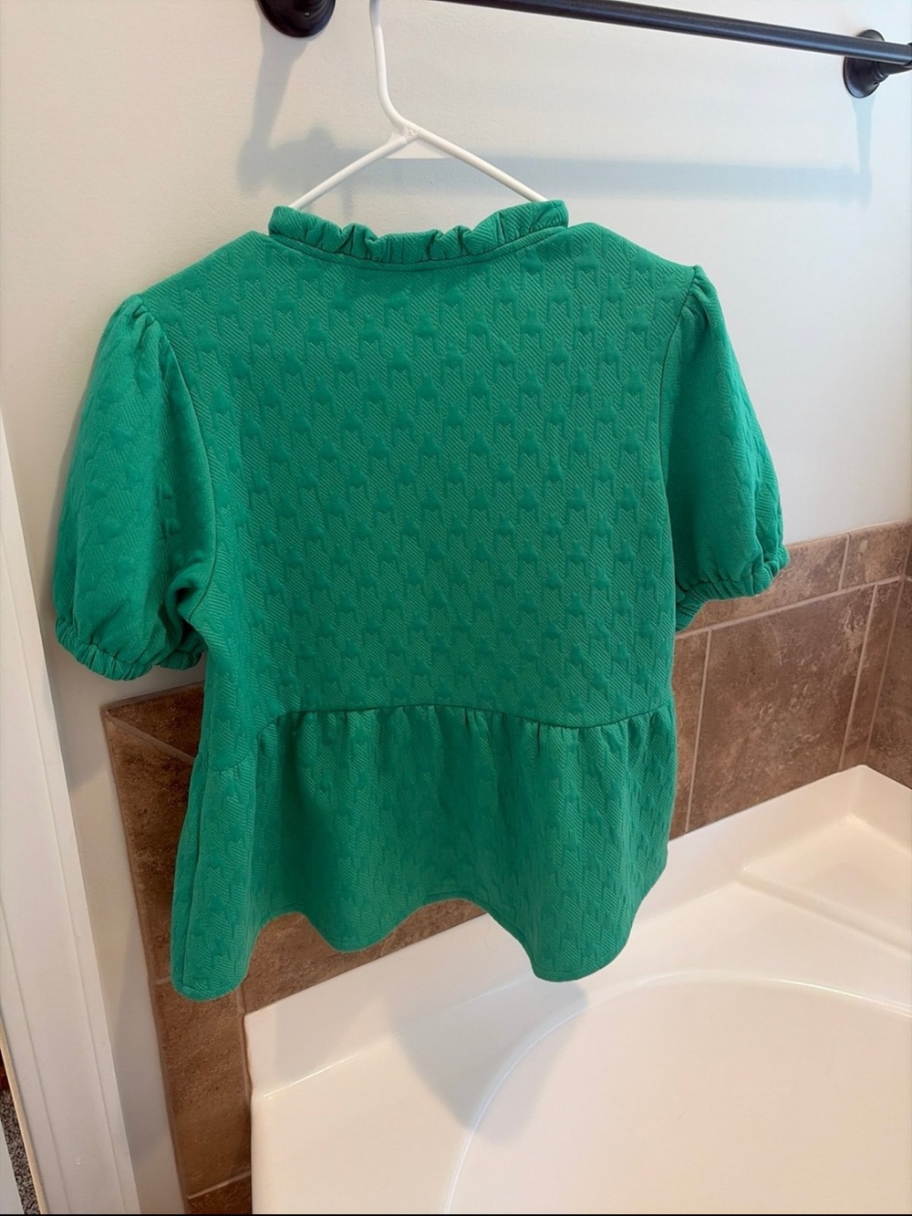 Green peplum Puff-Sleeve Textured V-Neck Top - Picture 3 of 3